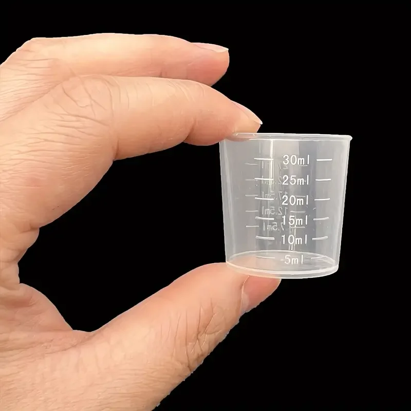 Graduated plastic container 30ml - Ideal for precise measurements